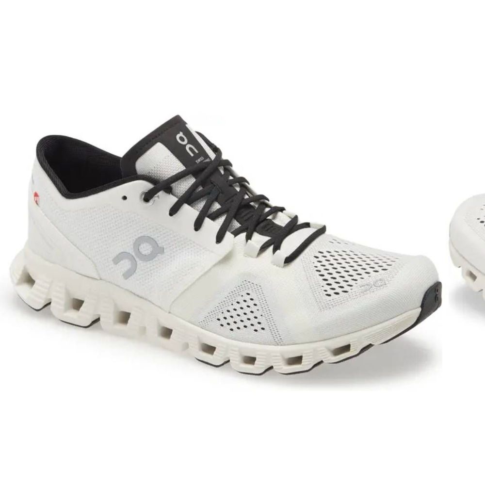 On running Cloud X Training Shoe white/ black- Men
Size 8.5
Box as is